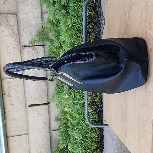 Neiman Marcus Black Handbag with Snakeskin embossed handles - Picture 4 of 15